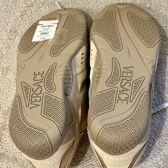 NIB Versace Women's Sneakers 9.5 - Picture 8 of 8